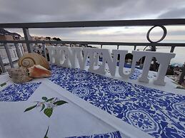 Seafront House Le Finestre Sul Mare With Balcony