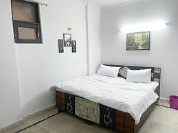 Roomshala 170 Hotel Aura