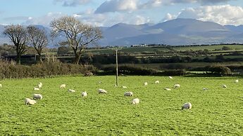 Beautiful, Private Farm Cottage in Anglesey