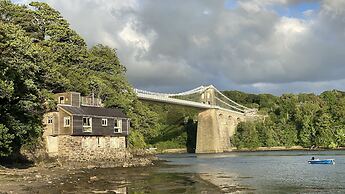 Beautiful, Private Farm Cottage in Anglesey