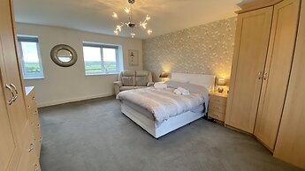 Beautiful, Private Farm Cottage in Anglesey