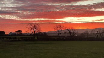 Beautiful, Private Farm Cottage in Anglesey