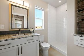 Bright and Stylish Home Great Central Location!