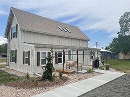 Bright and Stylish Home Great Central Location!