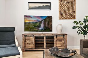 Quiet Urban Escape - Backs to Poudre River Trail