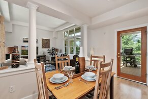 Quiet Urban Escape - Backs to Poudre River Trail