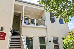 Quiet Urban Escape - Backs to Poudre River Trail