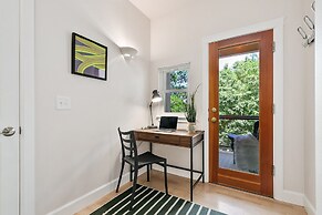 Quiet Urban Escape - Backs to Poudre River Trail