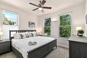 Quiet Urban Escape - Backs to Poudre River Trail