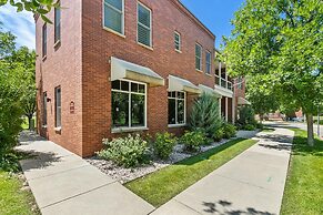 Quiet Urban Escape - Backs to Poudre River Trail
