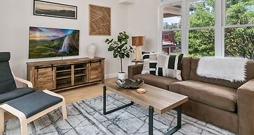 Quiet Urban Escape - Backs to Poudre River Trail