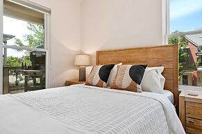 Quiet Urban Escape - Backs to Poudre River Trail