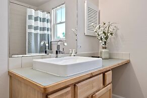 Quiet Urban Escape - Backs to Poudre River Trail