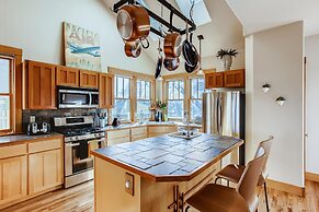 Brilliant Posh Home - Backs to Poudre River Trail