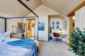 Brilliant Posh Home - Backs to Poudre River Trail