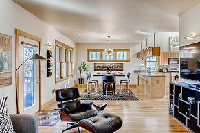 Brilliant Posh Home - Backs to Poudre River Trail