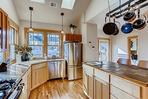 Brilliant Posh Home - Backs to Poudre River Trail