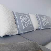 Serenity Holiday Let in South Chard