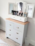 Serenity Holiday Let in South Chard