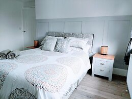 Serenity Holiday Let in South Chard