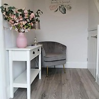 Serenity Holiday Let in South Chard