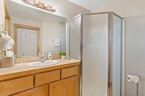 Sleek Condo - Near Park, Poudre River and Old Town