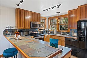 Sleek Condo - Near Park, Poudre River and Old Town