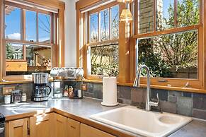 Sleek Condo - Near Park, Poudre River and Old Town