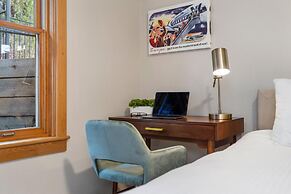 Sleek Condo - Near Park, Poudre River and Old Town