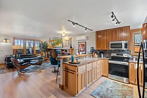Sleek Condo - Near Park, Poudre River and Old Town