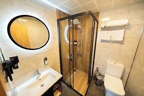 PERA NORTH HOTEL - LOUNGE & RESTAURANT