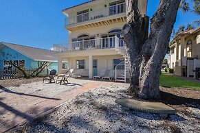 Dolphins Run 3 Bedroom Home by RedAwning