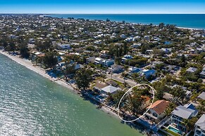 Dolphins Run 3 Bedroom Home by RedAwning