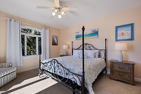 Dolphins Run 3 Bedroom Home by RedAwning