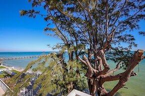 Dolphins Run 3 Bedroom Home by RedAwning