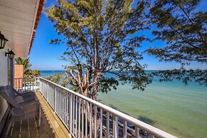 Dolphins Run 3 Bedroom Home by RedAwning