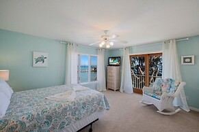 Dolphins Run 3 Bedroom Home by RedAwning