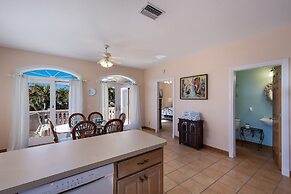 Dolphins Run 3 Bedroom Home by RedAwning