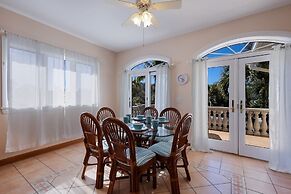 Dolphins Run 3 Bedroom Home by RedAwning