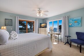 Dolphins Run 3 Bedroom Home by RedAwning