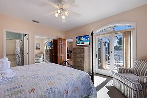 Dolphins Run 3 Bedroom Home by RedAwning