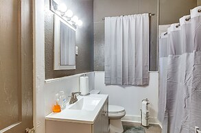 Cozy Vicksburg Home w/ Patio ~ 1 Mi to Riverfront!