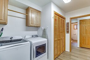 Pet-friendly Cabin w/ Fire Pit in Pinetop!