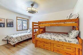 Pet-friendly Cabin w/ Fire Pit in Pinetop!