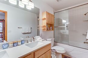 Pet-friendly Cabin w/ Fire Pit in Pinetop!