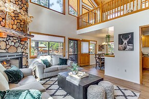 Pet-friendly Cabin w/ Fire Pit in Pinetop!