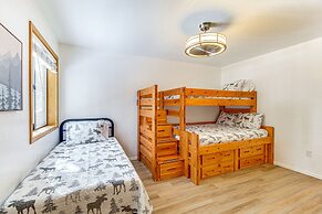 Pet-friendly Cabin w/ Fire Pit in Pinetop!