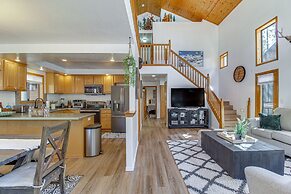 Pet-friendly Cabin w/ Fire Pit in Pinetop!