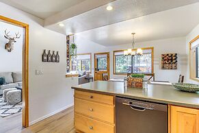 Pet-friendly Cabin w/ Fire Pit in Pinetop!