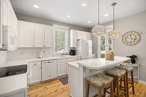 1317 Laurel Grove 3 Bedroom Home by RedAwning